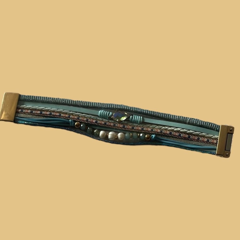 NWT Blue Riah Beads & Faux Leather Magnetic Multi-Strand Bracelet - Picture 2 of 6
